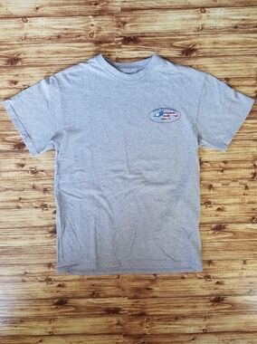 Duck Commander Medium Hunting Outdoor Men's Gray Patriotic T-Shirt Dynasty Red